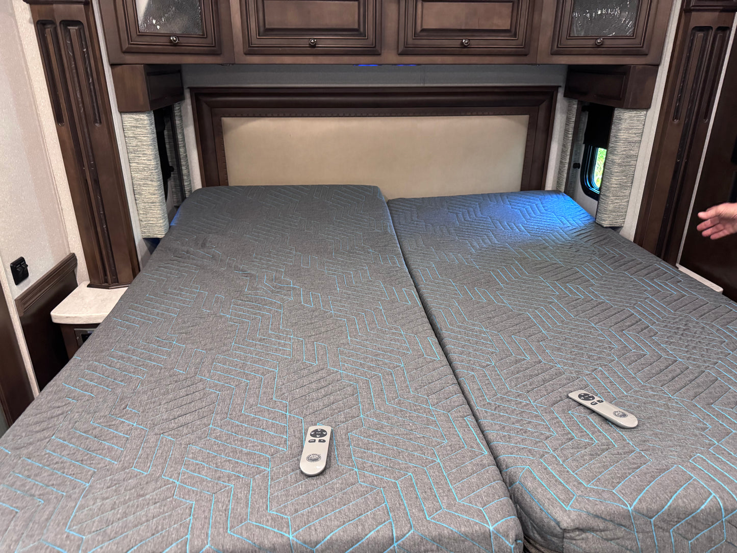 DSS RV Adjustable Bed System